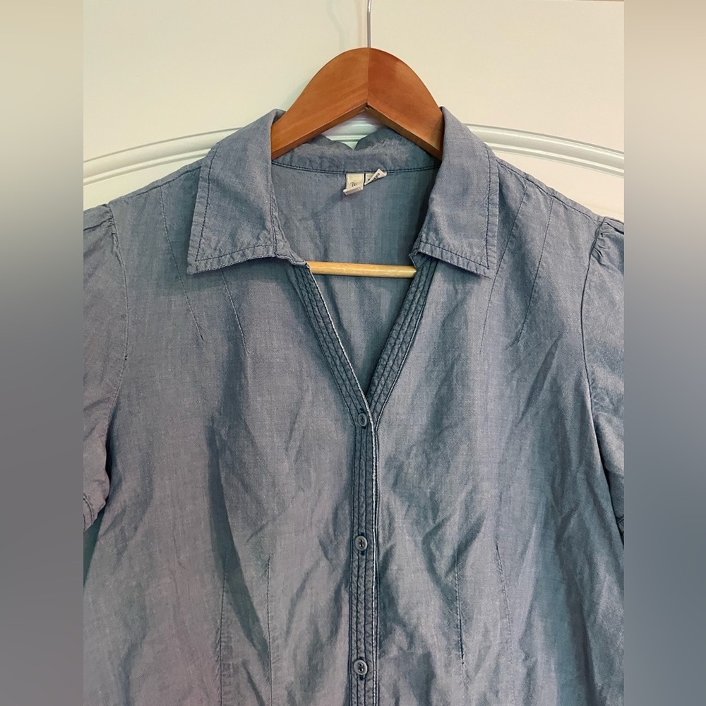 St. John's Bay Blue Chambray Button-Down Cotton Shirt M - Picture 2 of 9